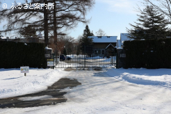 事務所はドラマの「ザ・ロイヤルファミリー」のロケ地となった