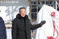 あいさつする吉田勝己氏