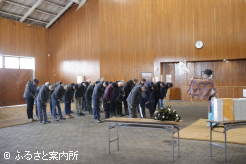 修祓の儀を受ける役職員、スタリオンスタッフ