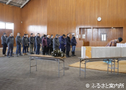 参列者が人馬の安全を祈願した