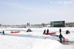 疾走感溢れるスノーラフティング