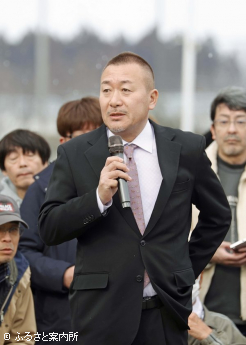 あいさつする佐々木組合長