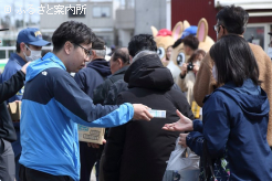 日高町との協賛で先着500人に｢北海道日高乳業ヨーグルッペ｣をプレゼントした