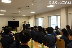 開講式後には食事会が開かれ親睦を深めた