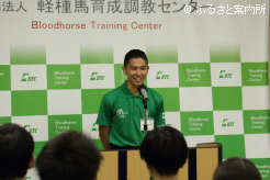 第44期生は自己紹介を兼ねて抱負を語った