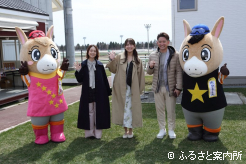 グリーティングするホッカイドウ競馬2026公式アンバサダーの杉谷拳士さん