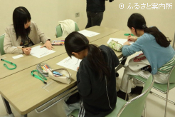 名札や自己紹介シートづくりをした