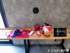 フォーエバーヤンググッズも展示されている