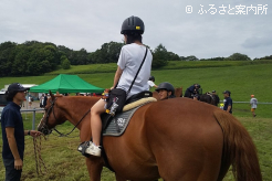 引馬乗馬には長蛇の列ができた