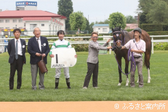 札幌競馬最初の2歳新馬戦に勝利したレバメデルヴェント