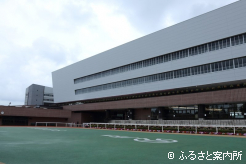 開幕へ向けて準備する札幌競馬場
