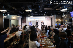 イベントの最初には参加者との乾杯も行われた