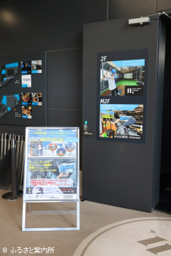 TOWER11の入り口には看板も