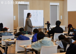 馬の描き方を教える高草木こぶ氏