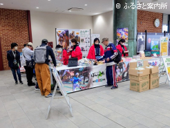 ブースでは十勝産じゃがいも詰め放題も行われた