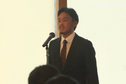 主催者を代表してあいさつする胆振軽種馬農業協同組合青年部部長の橋本善太氏