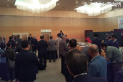 会員相互の親睦を深めた立食懇談会