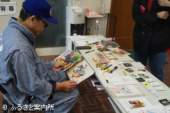 一時は受付を休止するほど依頼が殺到した馬のお絵描きブース
