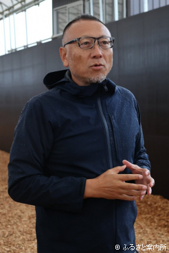 施設の説明を行った諏訪守代表